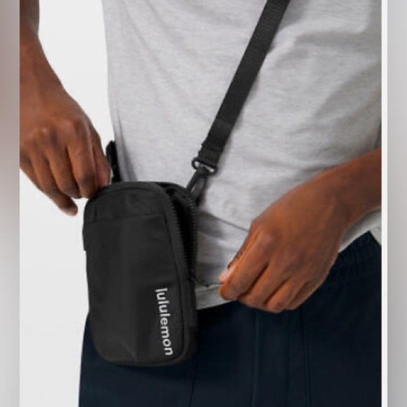 lululemon athletica Handbags - NWOT NWT Lululemon Easy Access Crossbody Black waist hip bag travel errands